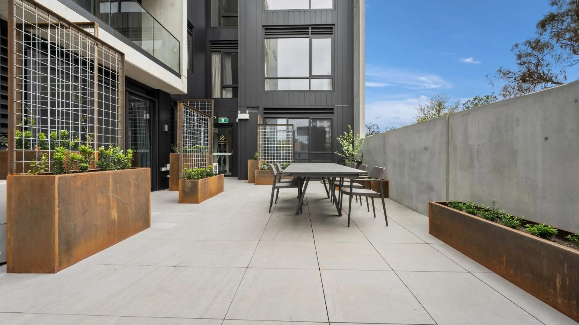 Stylish Studio In Braddon With Communal Area Canberra Apartment